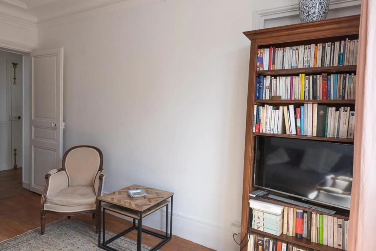 Nice Apartment Near The Pantheon Parigi