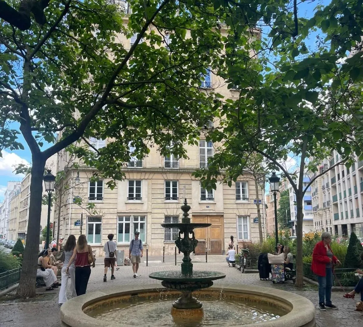 Nice Apartment Near The Pantheon Paris France